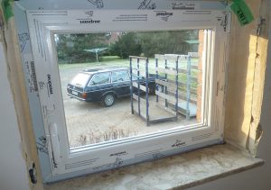 3-fach verglaste Kunststofffenster mit Wind-/Quellband